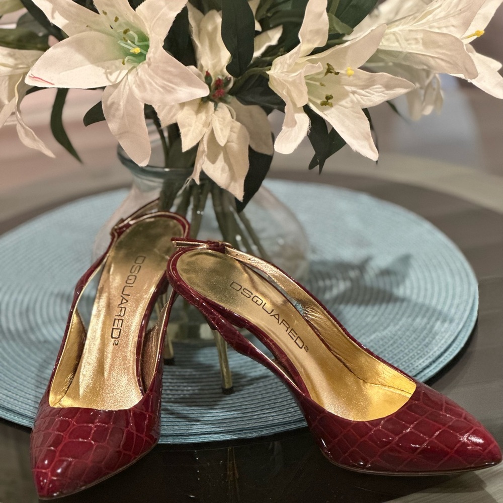 NewDsquared2 Italy Burgundy Croc Embosed Leather Gold Heel Pump